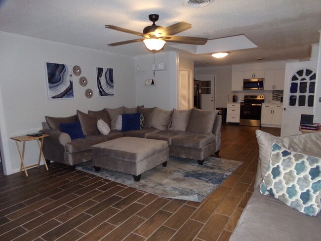 Photo - 706 Warpath Rd House