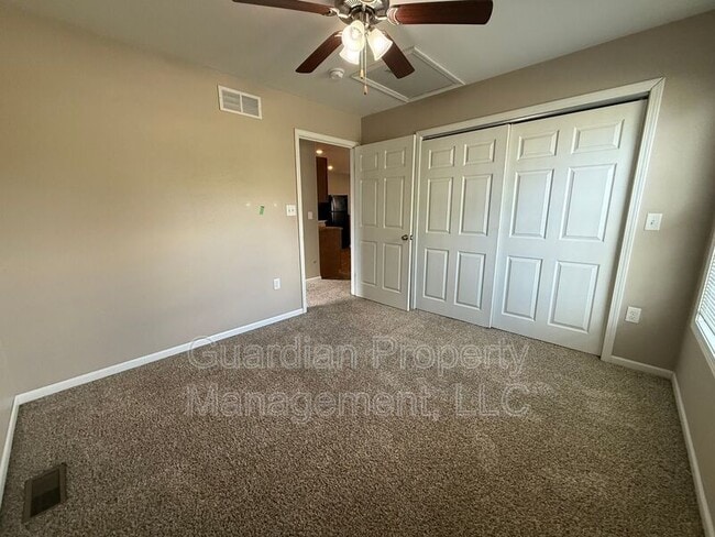 Building Photo - 519 N Vine St