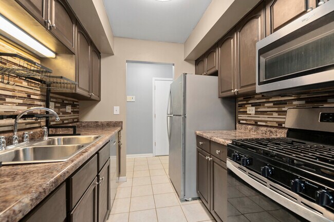 Foto del edificio - 2214 Country Club Dr