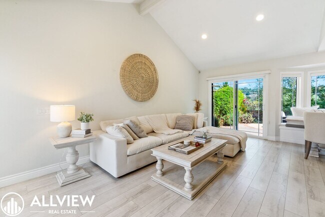 Foto del edificio - 2 br, 2.5 bath House - 8 Clover Hill Lane