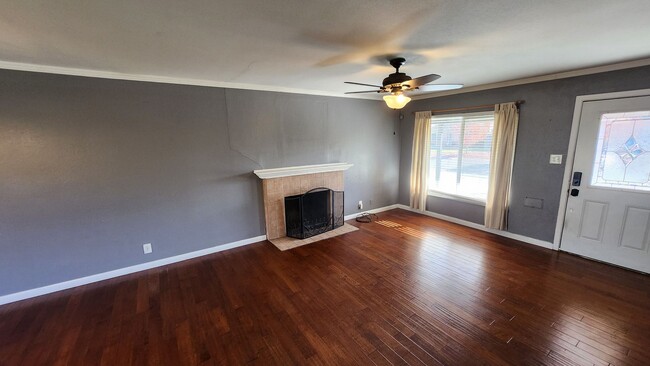 Building Photo - MOVE IN SPECIAL $300 OFF 1st Months Rent C...