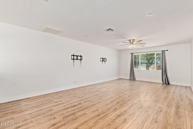 Building Photo - 1809 E Concorda Dr