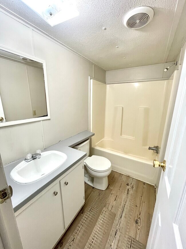 Foto del edificio - 98 Spring Grove Rd Lot #7