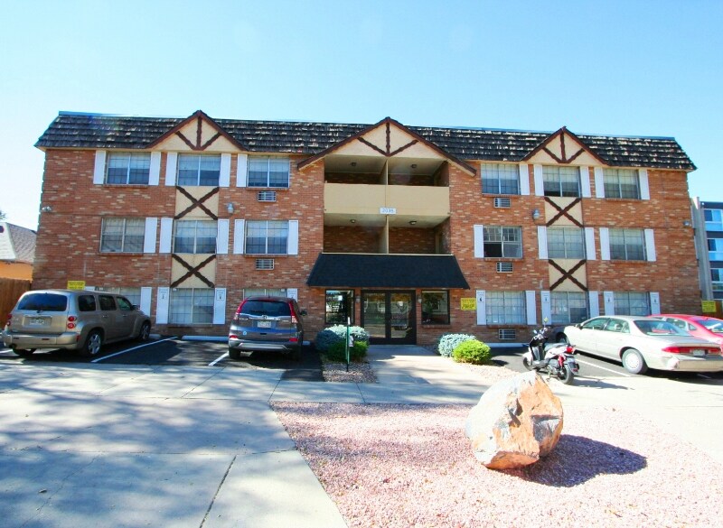 Primary Photo - 2035 S Josephine St
