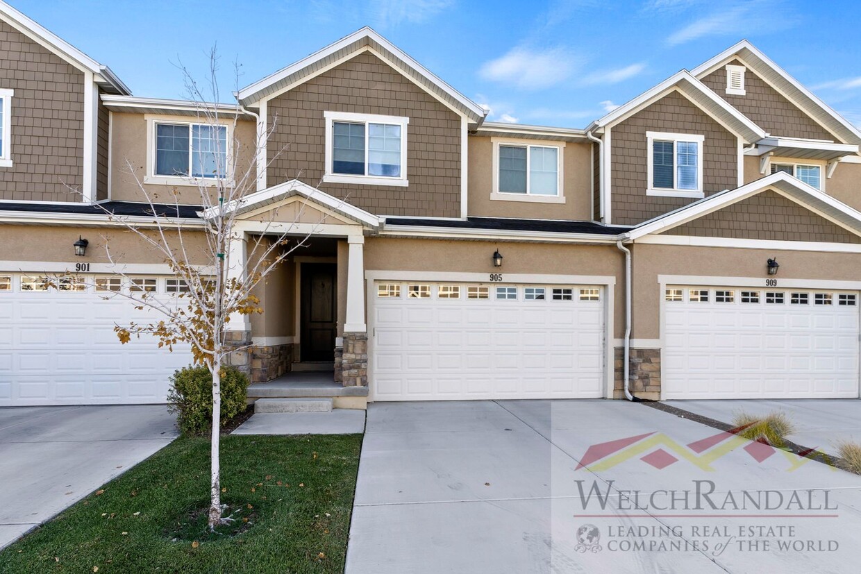 Primary Photo - Beautiful Orem Town Home