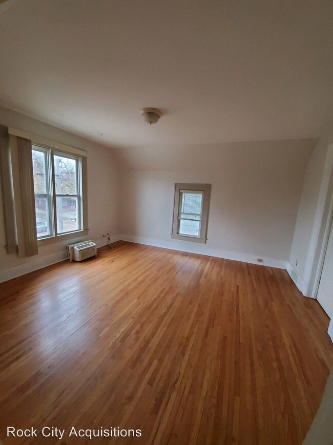 Building Photo - 818 3rd Ave