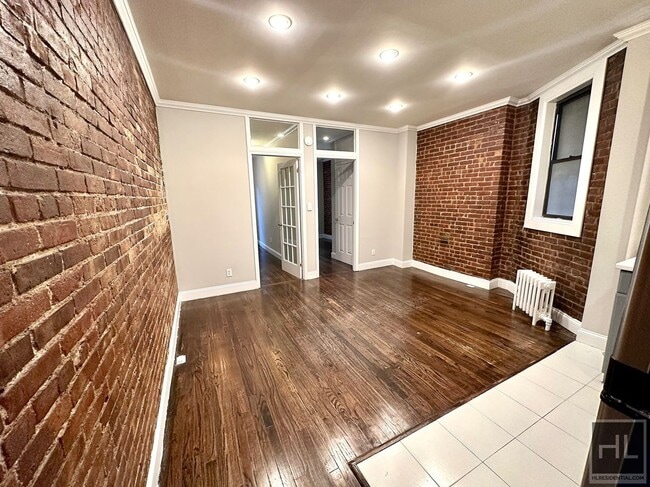 Building Photo - Tenth Avenue