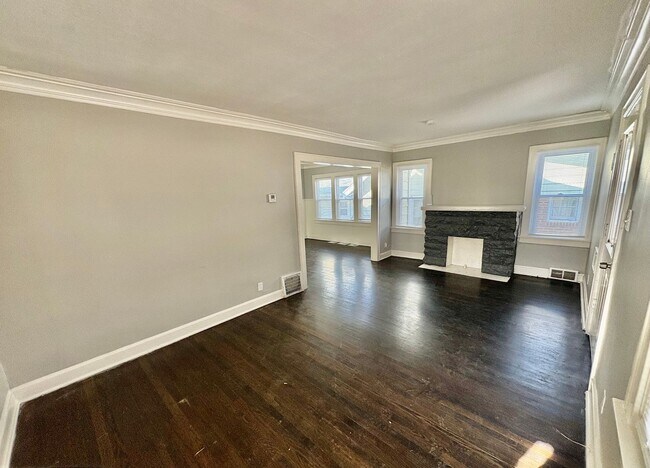 Building Photo - Spacious 2BR + Den with Hardwood Floors