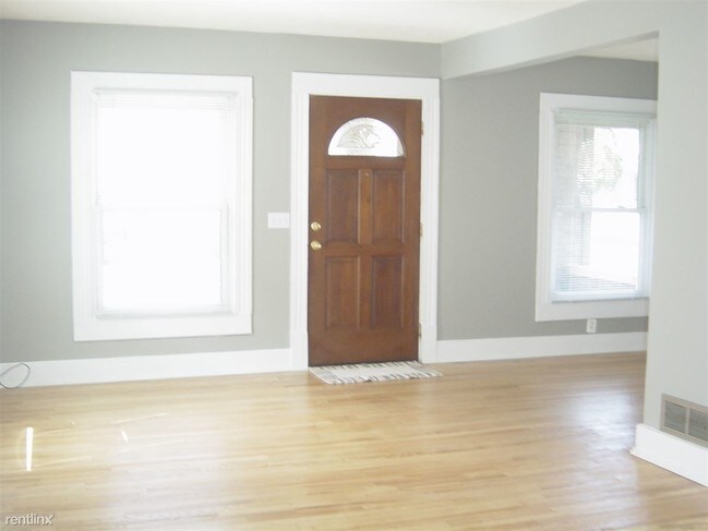 Building Photo - 1520 Quarry Ave NW