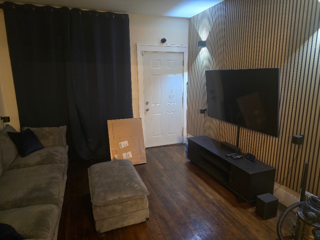 Foto del edificio - 3081 Philip St