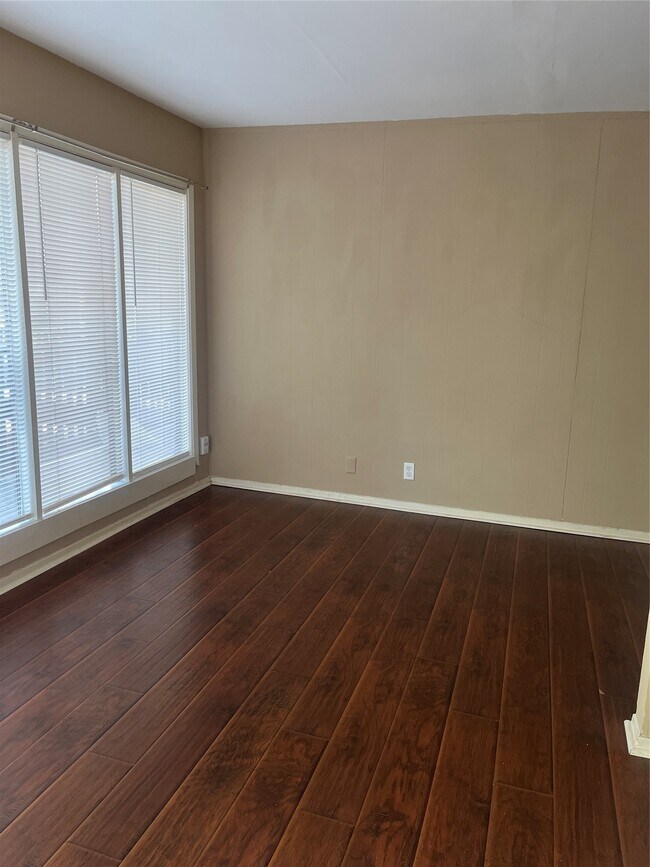 Building Photo - 1204 St Joseph St