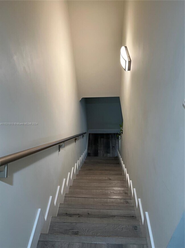 Foto del edificio - 15 Madeira Ave