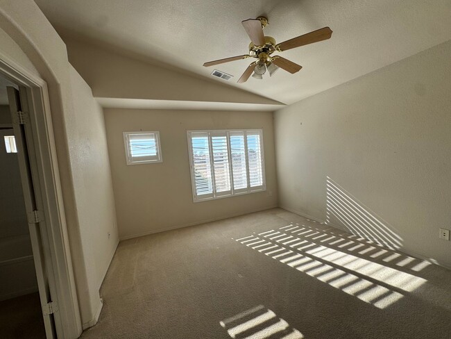 Building Photo - San Antonio Condos Gem!