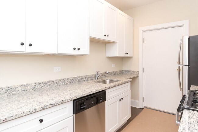 Foto del edificio - 1360 E 52nd St