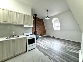 Building Photo - 181 Gerrard St E