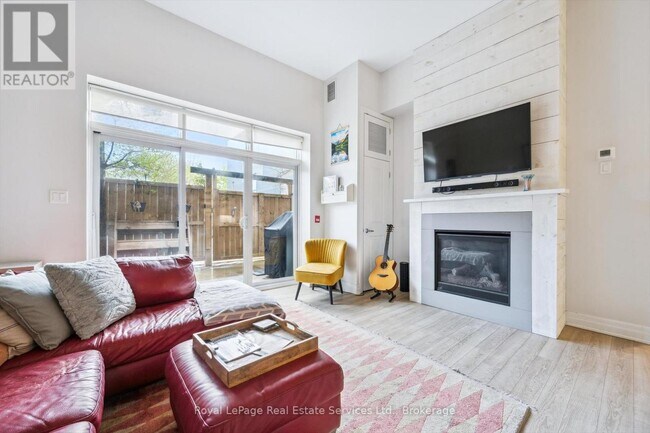 Photo du bâtiment - 459-459 Kerr St