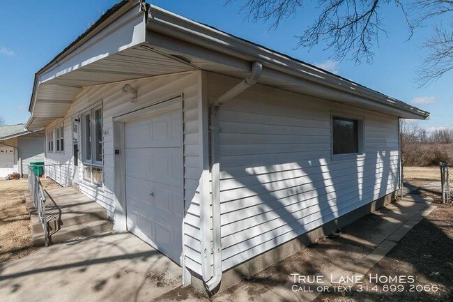 Building Photo - 3005 Glade Ave