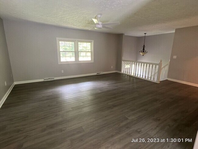 Foto del edificio - Large home in New Albany School District