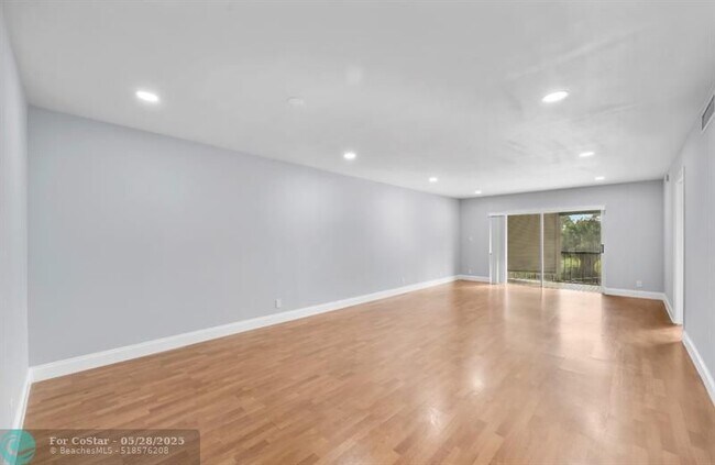 Foto del edificio - 6100 S Falls Cir Dr