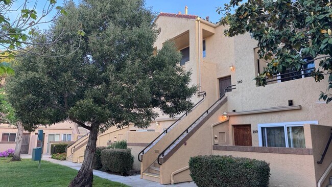 Foto del edificio - 1 Bedroom in Venetian Gated Community
