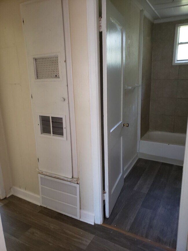 Foto del edificio - 2 bedroom central air and Heat