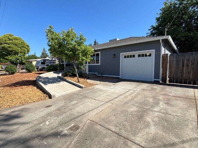 Foto del edificio - Completely Renovated Concord Retreat: Cozy...