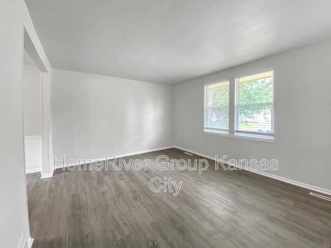 Building Photo - 8913 E 89th St