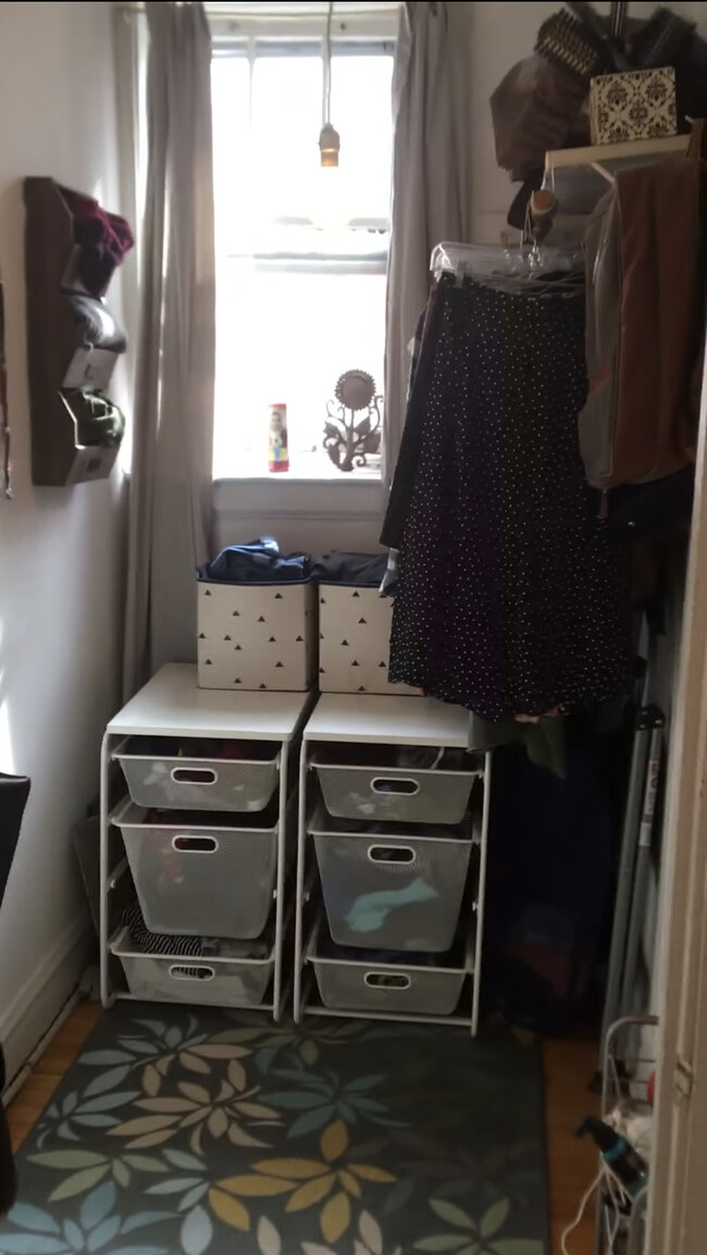 Building Photo - 434 W Surf St