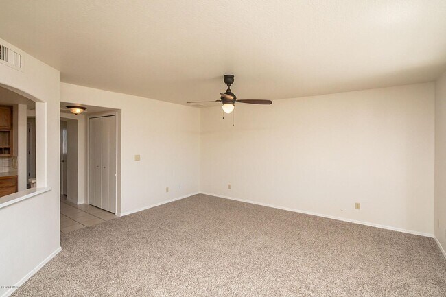 Sala de estar - 3515 Mockingbird Dr