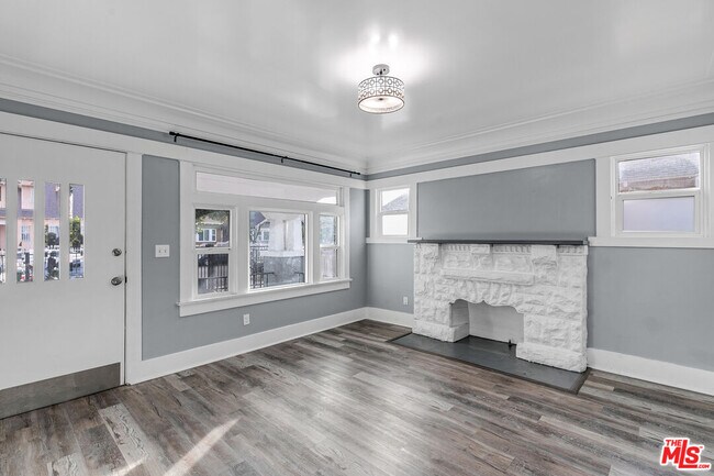 Foto del edificio - 641 W 43rd St