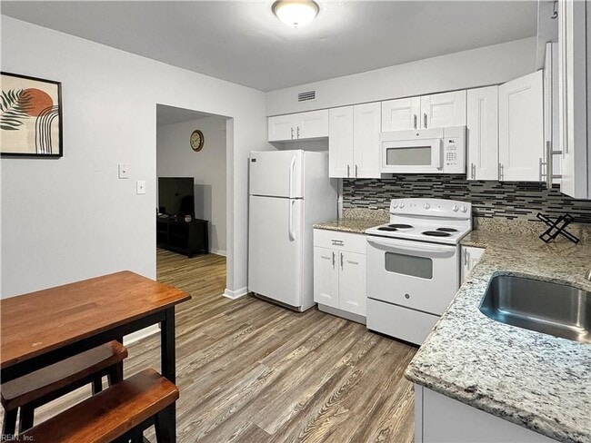 Building Photo - FOR RENT - BEACH LIVING!