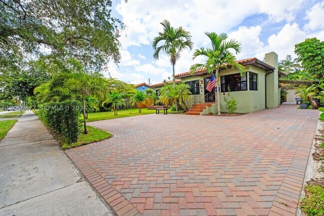 Foto del edificio - 550 Westward Dr