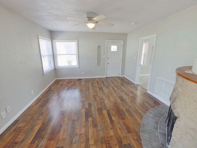 Foto del edificio - 417 Leonine S St