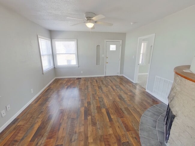 Building Photo - 417 Leonine S St