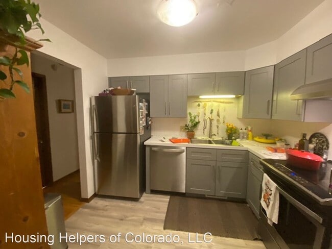 Building Photo - 3 br, 1.5 bath House - 957 Roxwood Lane #C