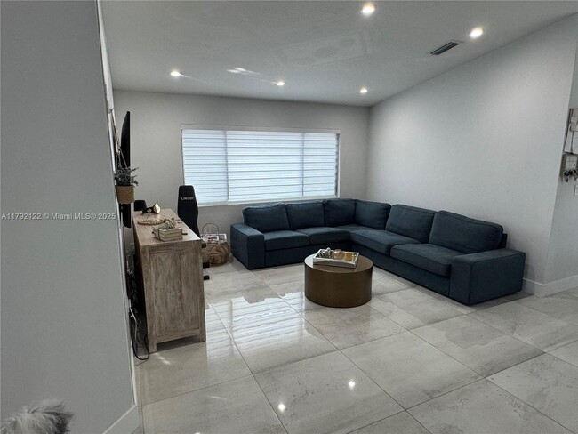Foto del edificio - 14462 NW 87th Ct
