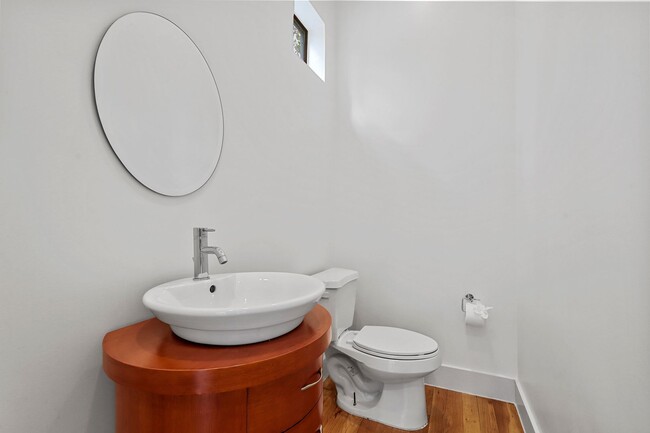 Building Photo - Rooftop Townhome- 2 Bedroom 2.5 Bathroom -...