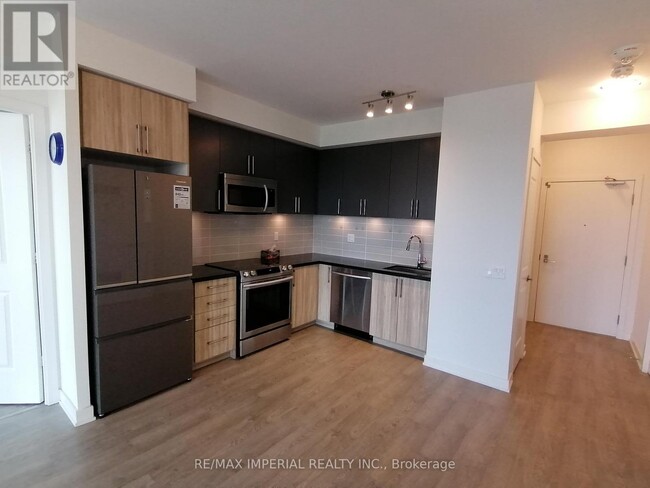 Building Photo - 4699 Glen Erin Dr