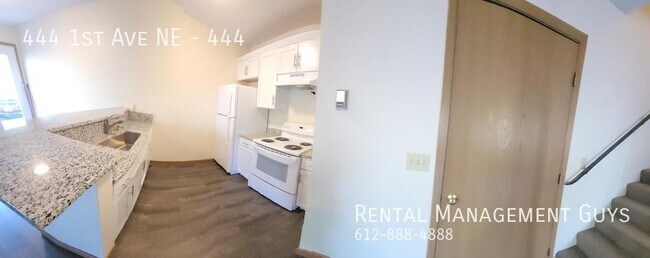 Building Photo - 5 Bedroom 2 Bathroom Recently updated