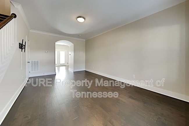 Building Photo - 406 W Mill Dr