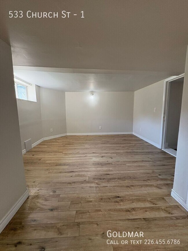 Photo du bâtiment - Studio Apartment Available Immediately
