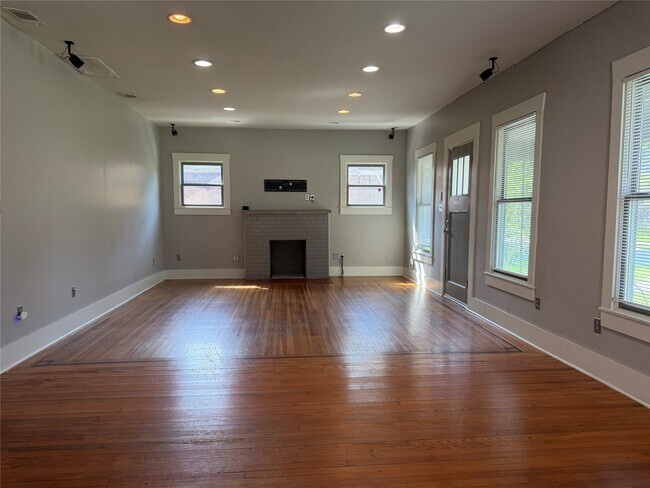 Foto del edificio - 4530 Walker St
