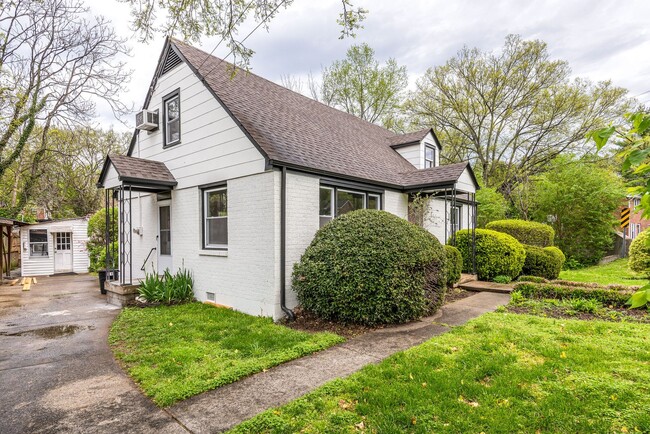 Foto del edificio - Cute House, Quiet Street in the Heart of S...