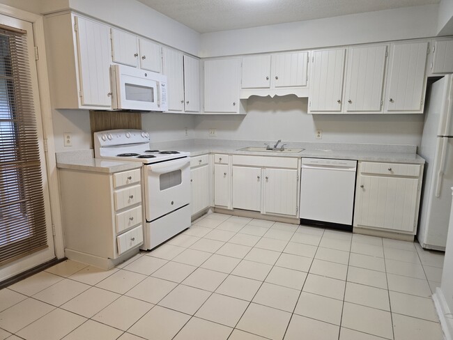 Building Photo - 4012 S Bend Dr