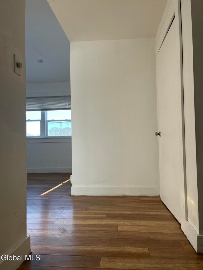 Building Photo - 154 Spring St