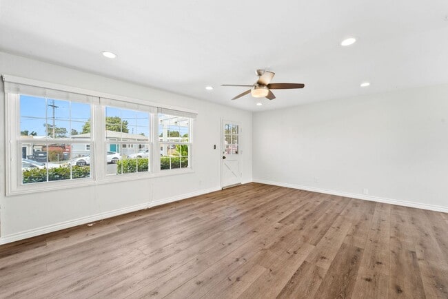 Building Photo - Recently Remodeled Home- MUST SEE!!!!!