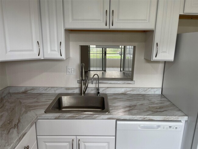 Foto del edificio - 3099 NW 48th Ave