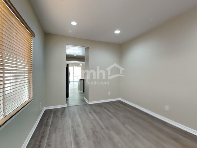 Foto del edificio - 3304 W Birdwatcher Ave