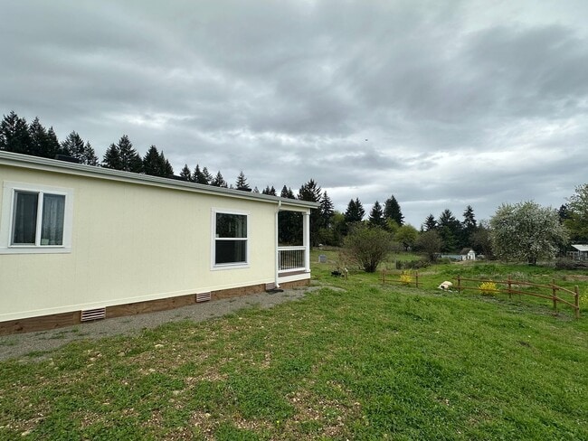 Foto del edificio - Brand New Single-Wide Home in Peaceful Yelm Setting!