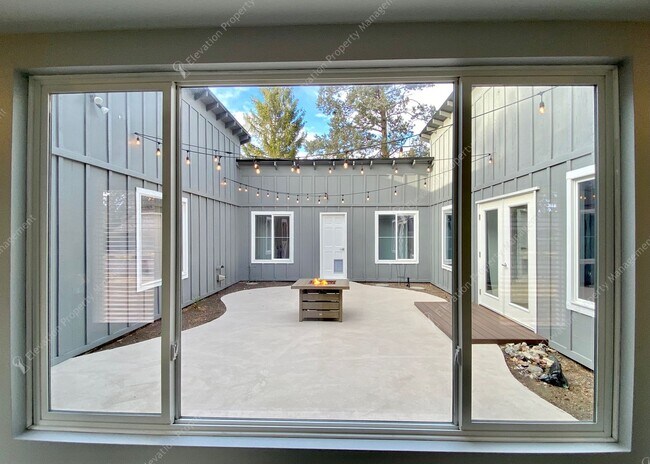 Building Photo - Mid-Century Modern Courtyard Gem in the Old Farm District